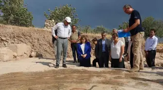 Gaziantep Valisi ve Büyükşehir Belediye Başkanı Dülük Antik Kenti'nde İncelemede Bulundu