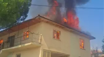 Manisa Selendi'de Cami Lojmanında Yangın Çıktı