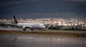 Bomba İhbarı Nedeniyle Zorunlu İniş Yapan Uçaktaki Yolcular Frankfurt'a Gönderildi