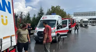 Gebze'de tıra çarpan kamyonun sürücüsü yaralandı