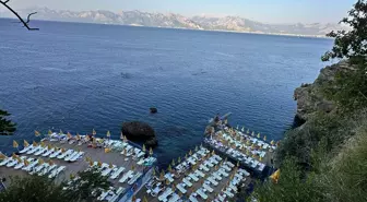 Antalya'da Mavi Bayraklı Plaj İnciraltı, Deniz Canlılarıyla Yüzme Fırsatı Sunuyor