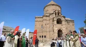 Van Gölü'ndeki Akdamar Adası'ndaki kilisede geleneksel ayin yapıldı