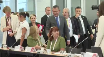 Özgür Özel: Dünyayı sosyal demokratlar kurtaracak