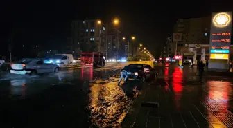 Çorum'da Sağanak Yağış Sonucu Yollarda Su Birikintileri Oluştu