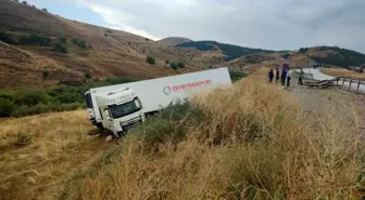 Erzurum'da tır şarampole uçtu