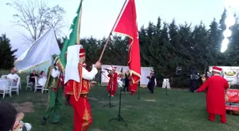 Burhaniye'de Torunun Sünnet Düğününde Mehter Coşkusu