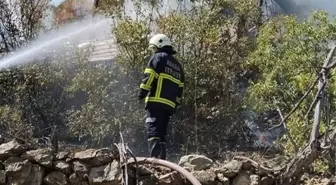 Adana'nın Feke ilçesinde evde çıkan yangın hasara yol açtı