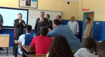 Türkiye'nin ilk astronotu Alper Gezeravcı Adana'da okullara ziyarette bulundu