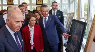 Özgür Özel, CHP Tarihi Sergisi'ni Ziyaret Etti