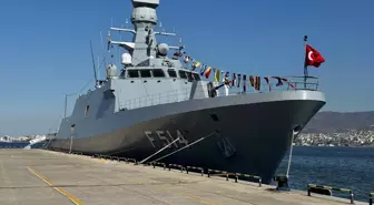 İzmir'in kurtuluşunun 102. yıl dönümünde TCG Sancaktar ve TCG Kınalıada gemileri ziyarete açıldı
