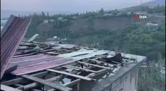 Kağızman'da şiddetli rüzgar çatıları uçurdu