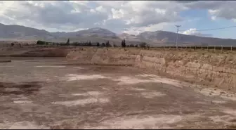 Bor Fizik Tedavi Hastanesi İnşaatı Durdu, Halk Endişeli
