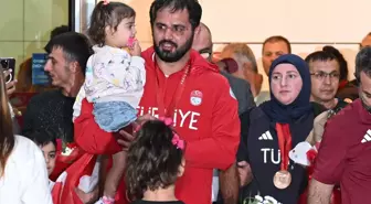 Paris 2024 Paralimpik Oyunları'nda madalya kazanan judocu ve masa tenisçiler başkente geldi