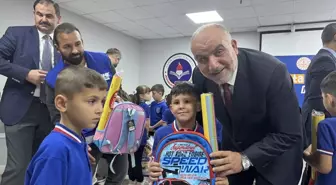 Canik Belediyesi 2 Bin Öğrenciye Kırtasiye Seti Dağıttı