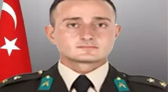 Kuzey Irak Operasyonlarında Şehit Düşen Üsteğmen İçin Tören Düzenlendi