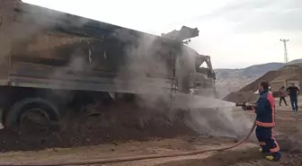 Sivas'ta seyir halindeki kamyonda yangın çıktı