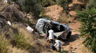 Antalya'da Şarampole Yuvarlanan Araçta Sıkışan Sürücü Hayatını Kaybetti