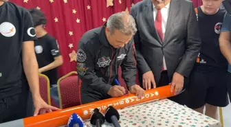 Türkiye'nin ilk astronotu Alper Gezeravcı Adana'da okullara ziyarette bulundu