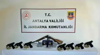 Antalya'da Ruhsatsız Silah Operasyonu: 7 Tabanca ve 1 Av Tüfeği Ele Geçirildi