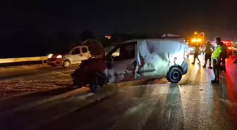 İzmir'de Kaza: Sürücü Hayatını Kaybetti, Yolcu Hafif Yaralandı