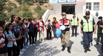 Hakkari İl Jandarma Komutanlığı Öğrencilere Trafik Eğitimi Verdi