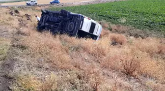 Bitlis'te öğretmen servisi şarampole devrildi, 10 kişi yaralandı