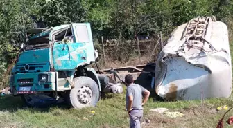 Samsun'da sulama tankerinin şarampole yuvarlanması sonucu trafik kazası