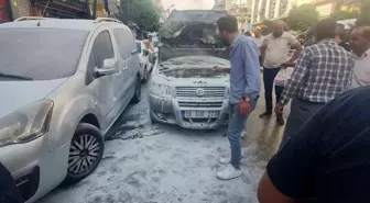 Van'da seyir halindeki araç alev aldı