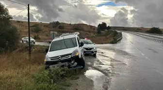 Edirne'de polisten kaçarken kaza yapan araçta 3 düzensiz göçmen yakalandı