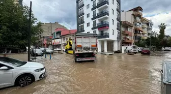 Erdek'te Fırtına ve Sağanak Yağış Etkili Oldu