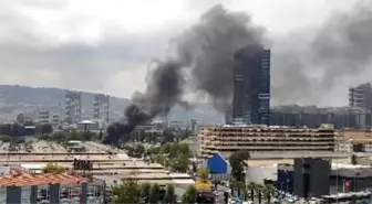 İzmir'de Oto Tamircisinde Yangın Çıktı