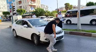 Manavgat'ta Kırmızı Işık İhlali Sonucu Meydana Gelen Kazada Yaralanan Olmadı