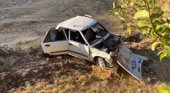 Adıyaman'da şarampole yuvarlanan otomobildeki 5 kişi yaralandı