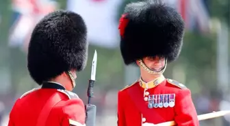 Buckingham Sarayı Muhafızlarının Şapkaları Tartışma Konusu Oldu