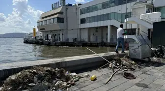 İzmir Körfezi'nde Sağanak Sonrası Atık Kirliliği