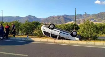 Aydın'da kamyon ve otomobilin karıştığı trafik kazasında otomobil takla attı