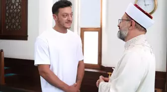 Diyanet İşleri Başkanı Ali Erbaş, Mesut Özil ile Çilehane Camii'nde buluştu