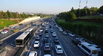 İstanbul'da Sabah Saatlerinde Trafik Yoğunluğu