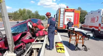 Balıkesir'de tek taraflı trafik kazası: 3 kişi yaralandı