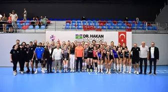 Bahçelievler'de Cumhuriyet Kupası Kadınlar Voleybol Turnuvası Başladı