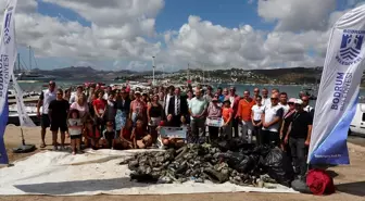 Bodrum'da Erasmus Öğrencilerinden Kıyı ve Deniz Dibi Temizliği