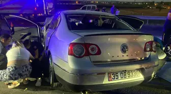 Antalya'da düğüne giden ailenin otomobili su tankeriyle çarpıştı: 3 ölü