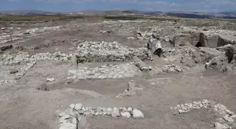 Oluz Höyük Kazılarında 18 Yılda 2 Binden Fazla Eser Ortaya Çıkarıldı