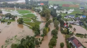 Orta Avrupa'da günlerdir devam eden şiddetli yağışlar barajların patlamasına neden oldu