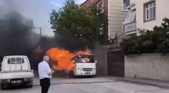 Bursa'da Park Halindeki Minibüste Yangın Çıktı