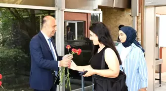 Rektör Keleş'ten Öğrencilere Hoş Sürpriz