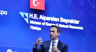 Bakan Bayraktar'dan Yenilenebilir Enerji Hedefi: 2035'te 100 Gigavat