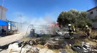 Hatay'da Depo Olarak Kullanılan Çadır Yangında Küle Döndü