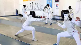 Eskişehir Yaz Spor Okulları'nda Eskrim Eğitimi İle Gelecek Sporcular Yetişiyor