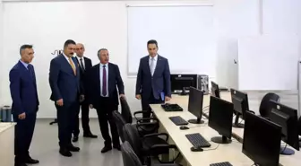 AİÇÜ'ye Yeni Bilgisayar Laboratuvarı